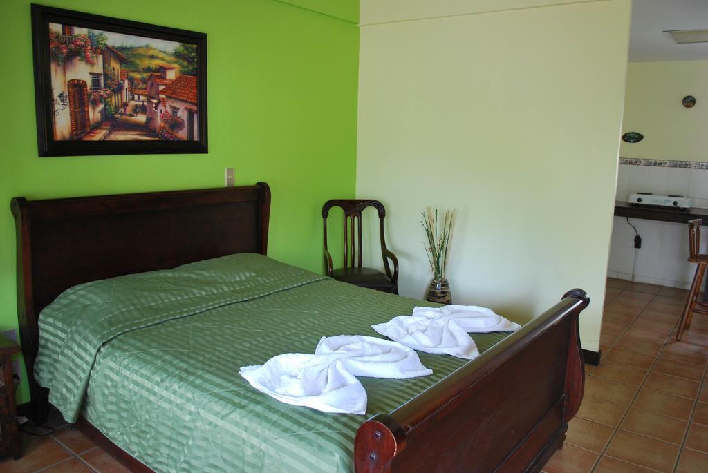 Dos Palmas Studio Apartments Río Segundo Eksteriør billede