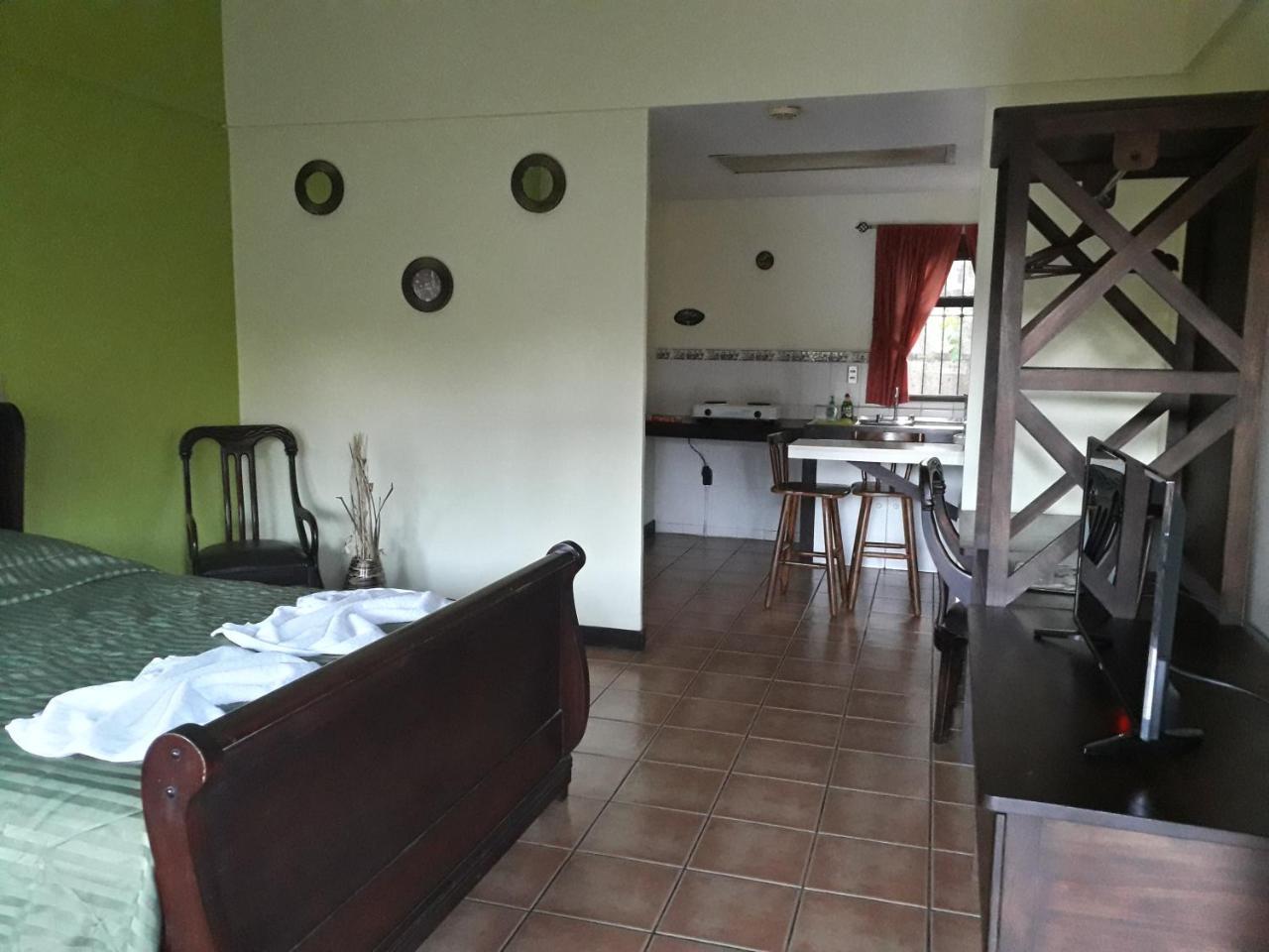 Dos Palmas Studio Apartments Río Segundo Eksteriør billede